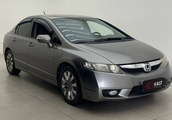 HONDA CIVIC 1.8 LXL 16V FLEX 4P AUTOMÁTICO HONDA CIVIC 1.8 LXL 16V FLEX 4P AUTOMÁTICO